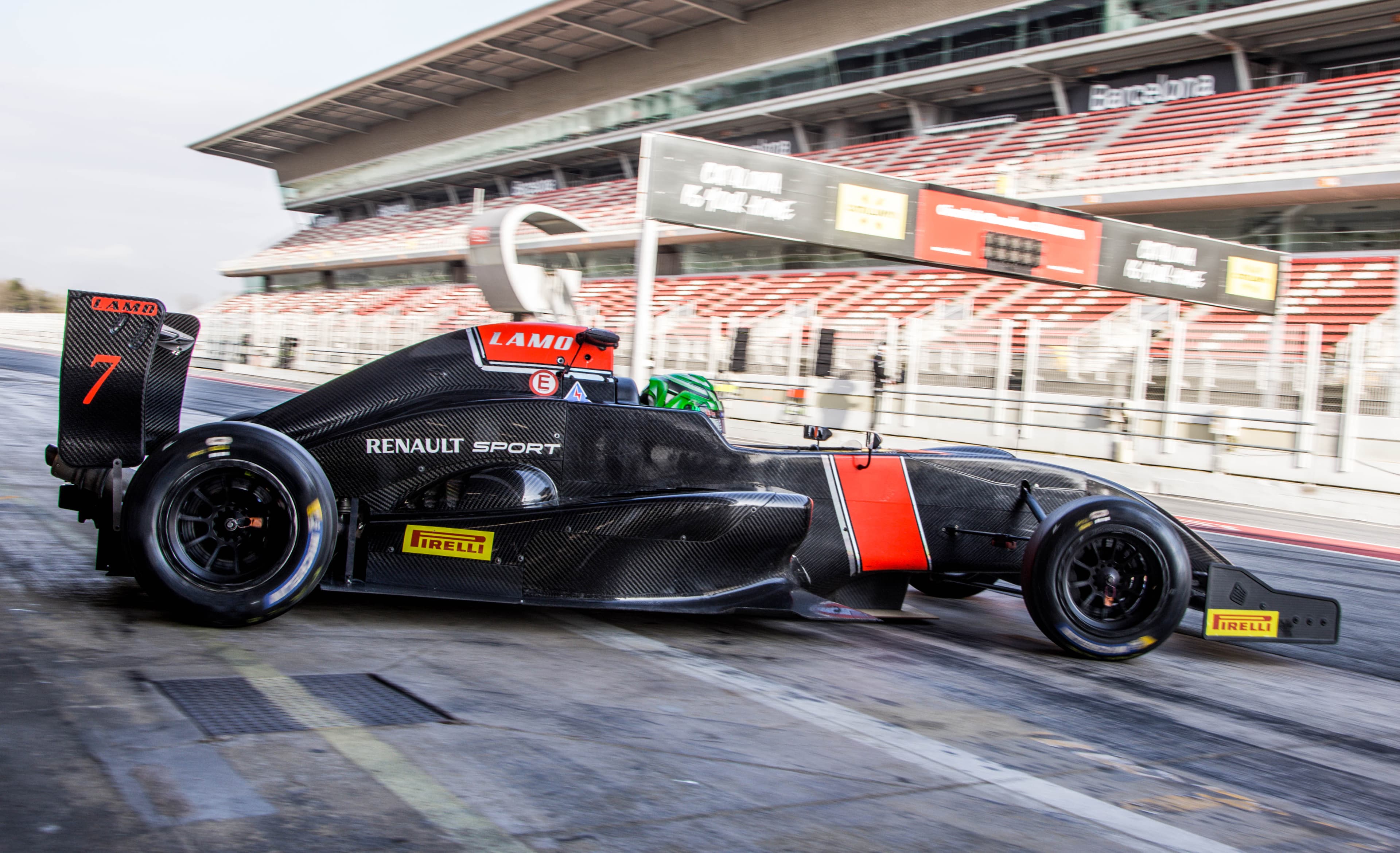 Monoplace Formule Renault 2.0 en piste, circuit de Barcelone